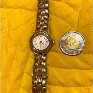 Vintage ladies Bulova watch Y2K